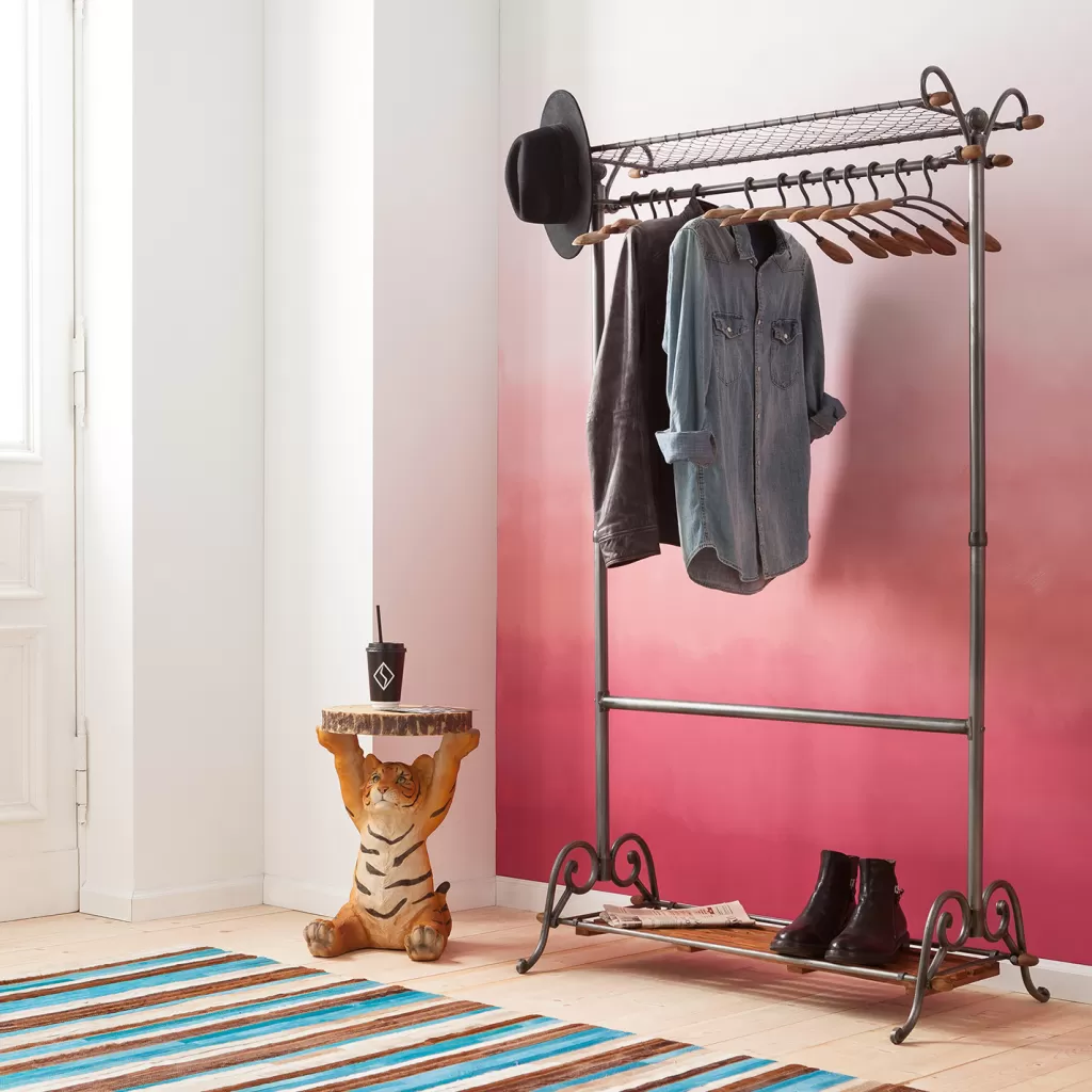Jalalliset Vaatenaulakot>KARE Design Cosmopolitan Vaatenaulakko Henkareilla (13/osaa)