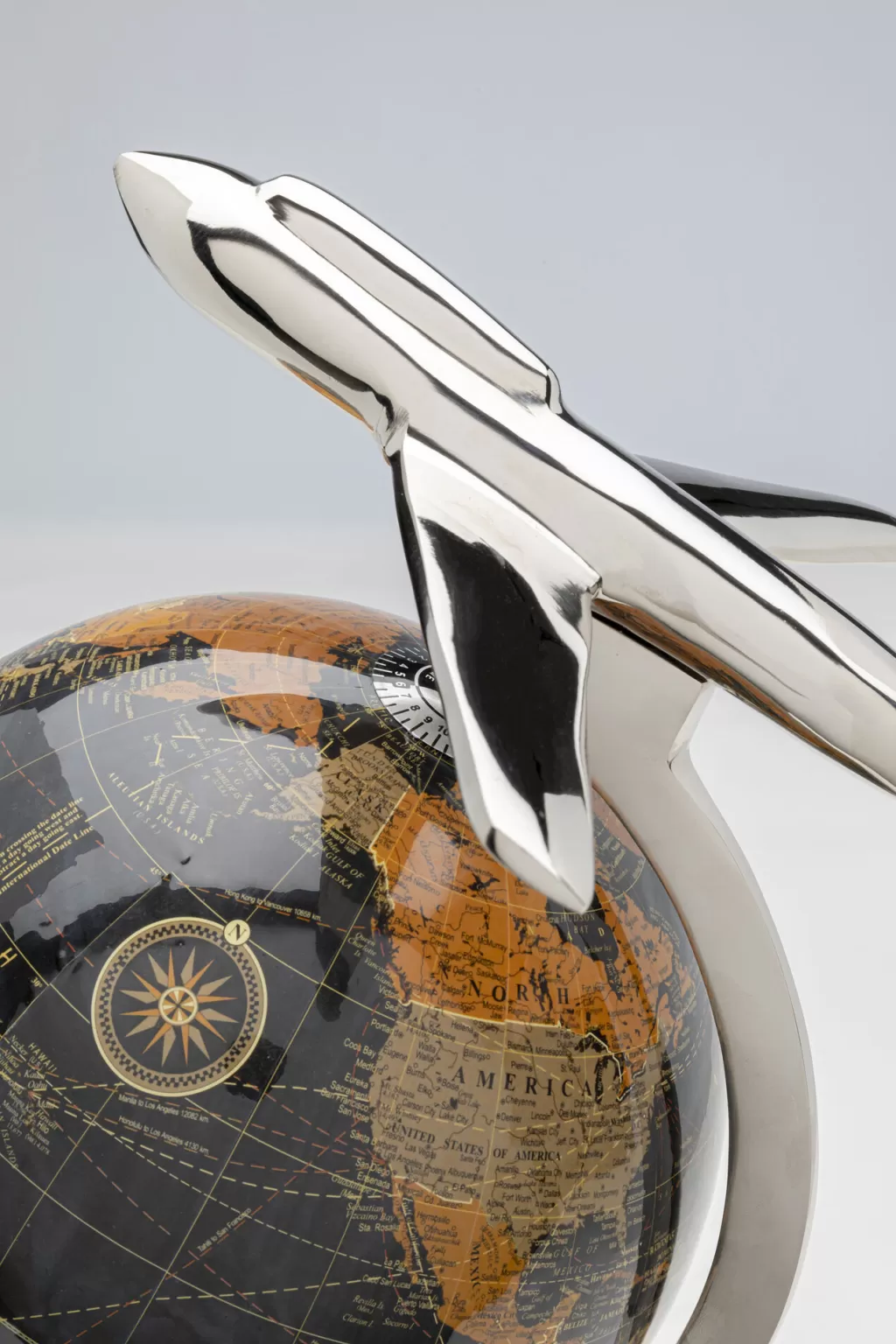 Koriste-Esineet>KARE Design Globe Top Plane, Maapallo Ja Lentokone Koriste-esine,