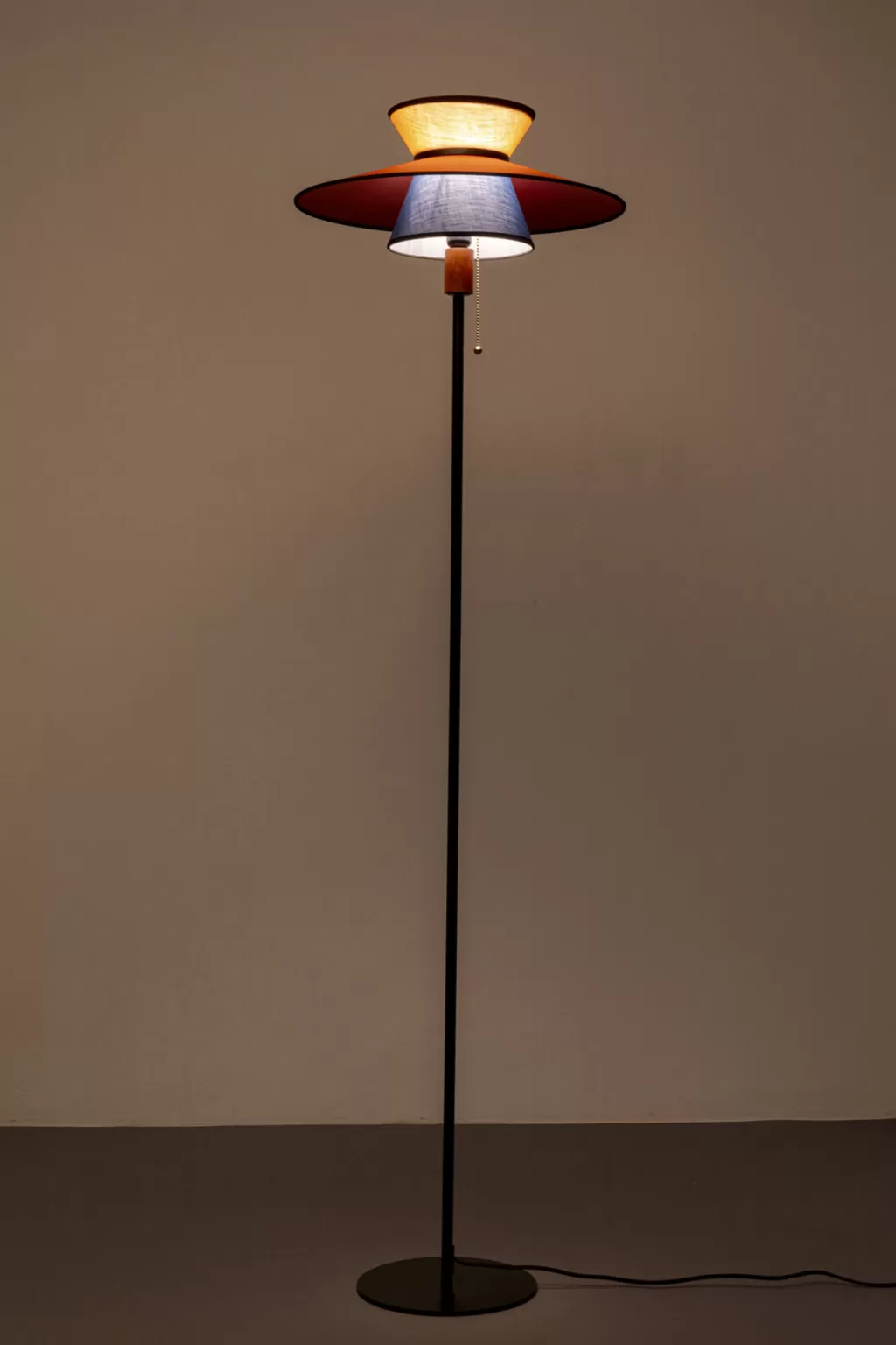 Lattiavalaisimet>KARE Design Riva Lattiavalaisin Monivärinen 160cm